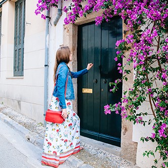 Girl knocking at the door