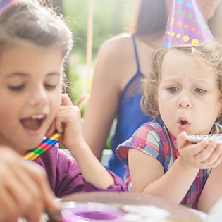 Garden party, do not eat all my birthday cake